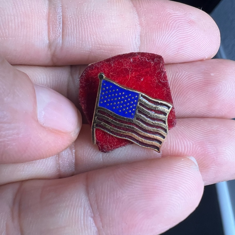 Vintage Brassy American Flag Lapel Pin Mini Enamel USA Flag – Patriotic Pinback